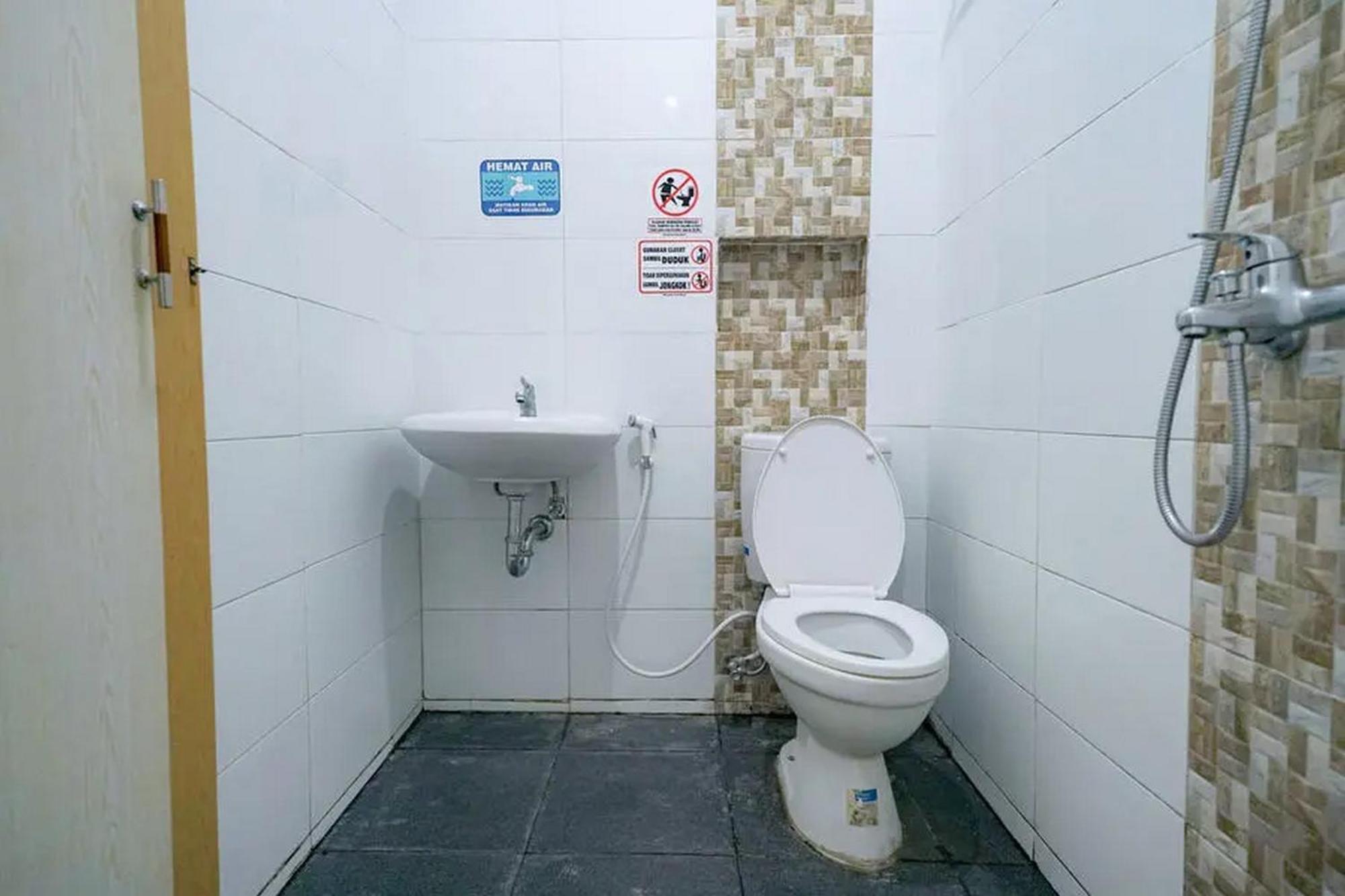 Reddoorz Near Ekowisata Mangrove Belawan Otel Oda fotoğraf